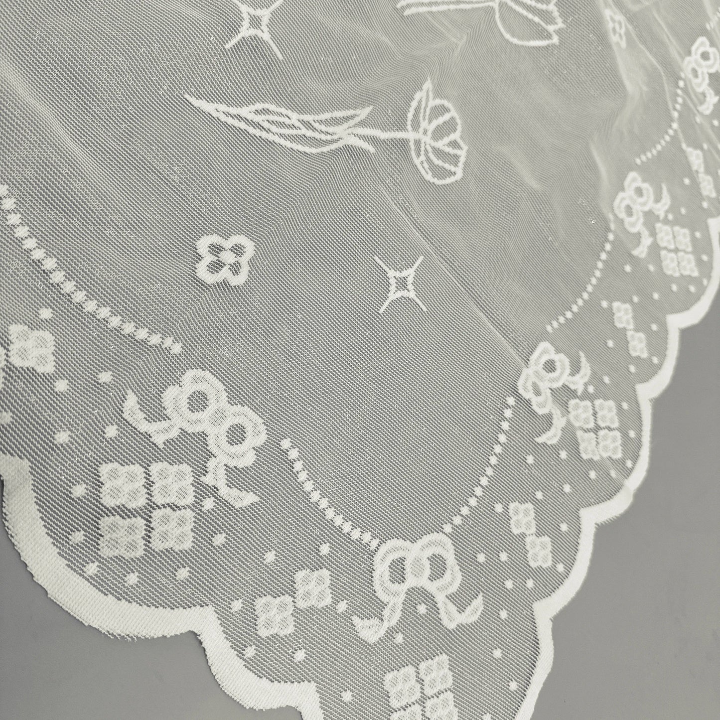 100% Polyester Embroidered Lace Table Cloth
