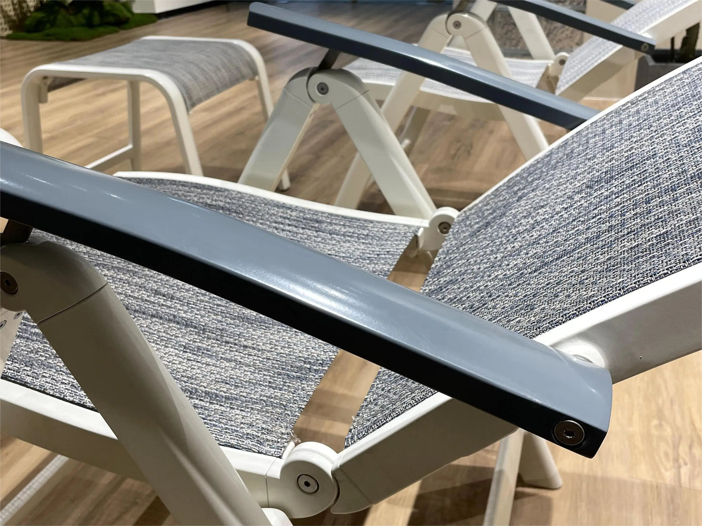 Modern Outdoor Furniture Aluminum Furniture Mesh Waterproof Fabric Reclining Beach Sun Lounger