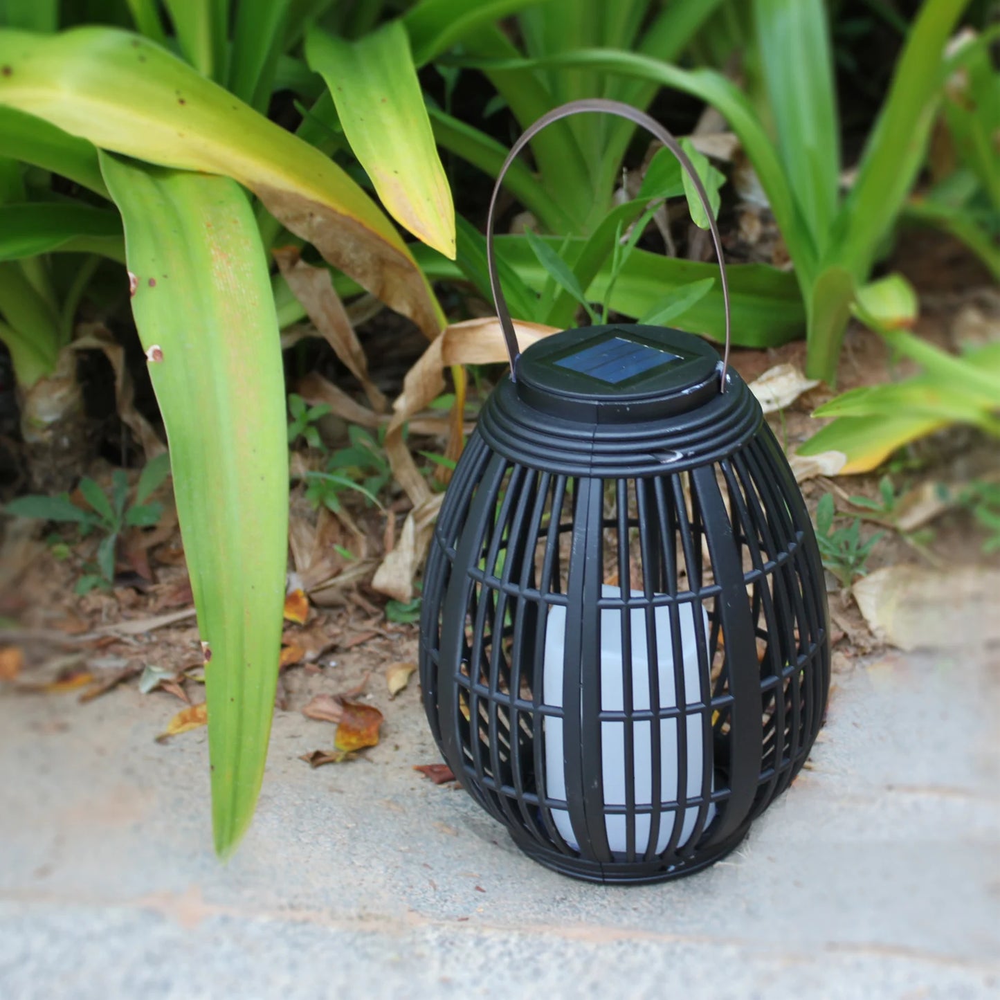 Solar Garden Lantern LED Outdoor Solar Lantern Waterproof Decorative Rattan Lantern For Patio Pathway Courtyard