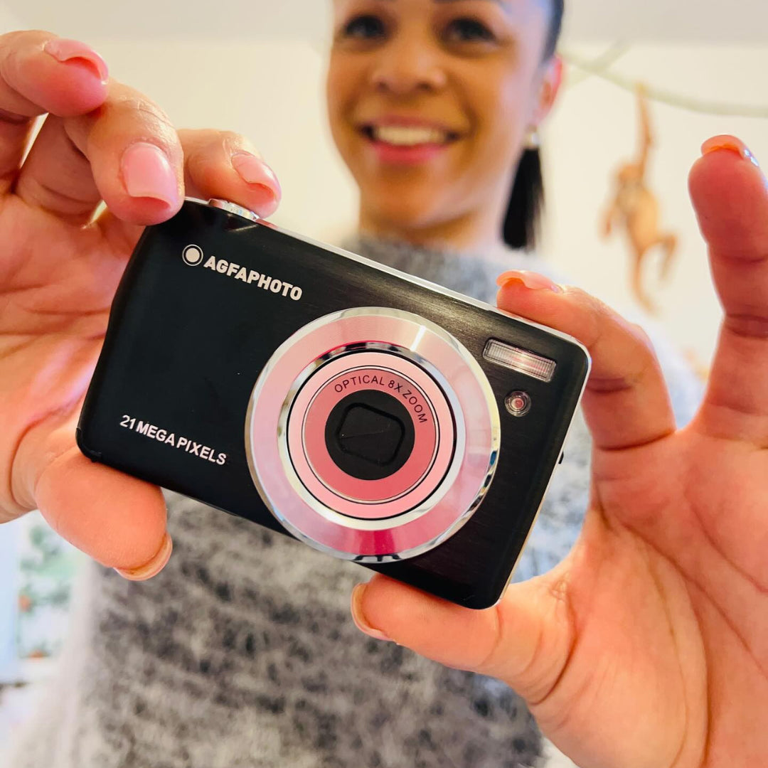 Agfa DC8200 Camera Kit with 32GB SD, Card Reader & Shoulder Bag