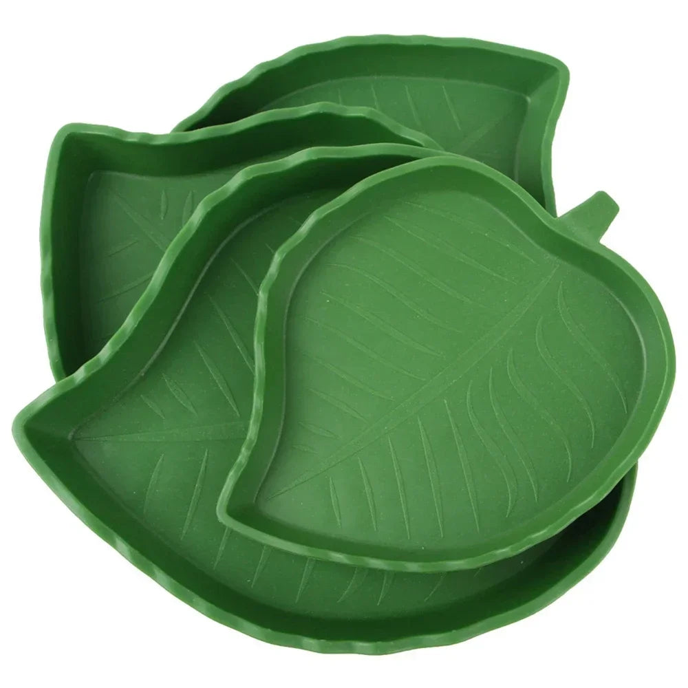 Leaf-Shaped Plastic Reptile Feeder – Small Pet Food & Water Tray for Turtles and Aquarium Habitats