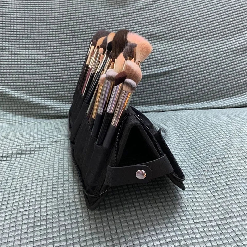 29 Foldable Makeup Brush Bag