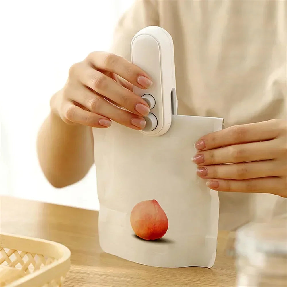 Mini Sealer Portable Mini Sealer 2 in 1 Heat Sealer For Snacks Home use rechargeable sealer Vacuum Sealer Snacks plastic bag