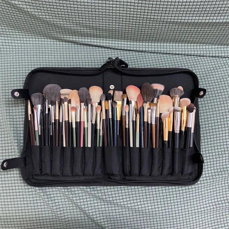 29 Foldable Makeup Brush Bag