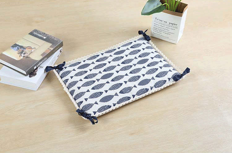 Pet feature printed warm Cushion